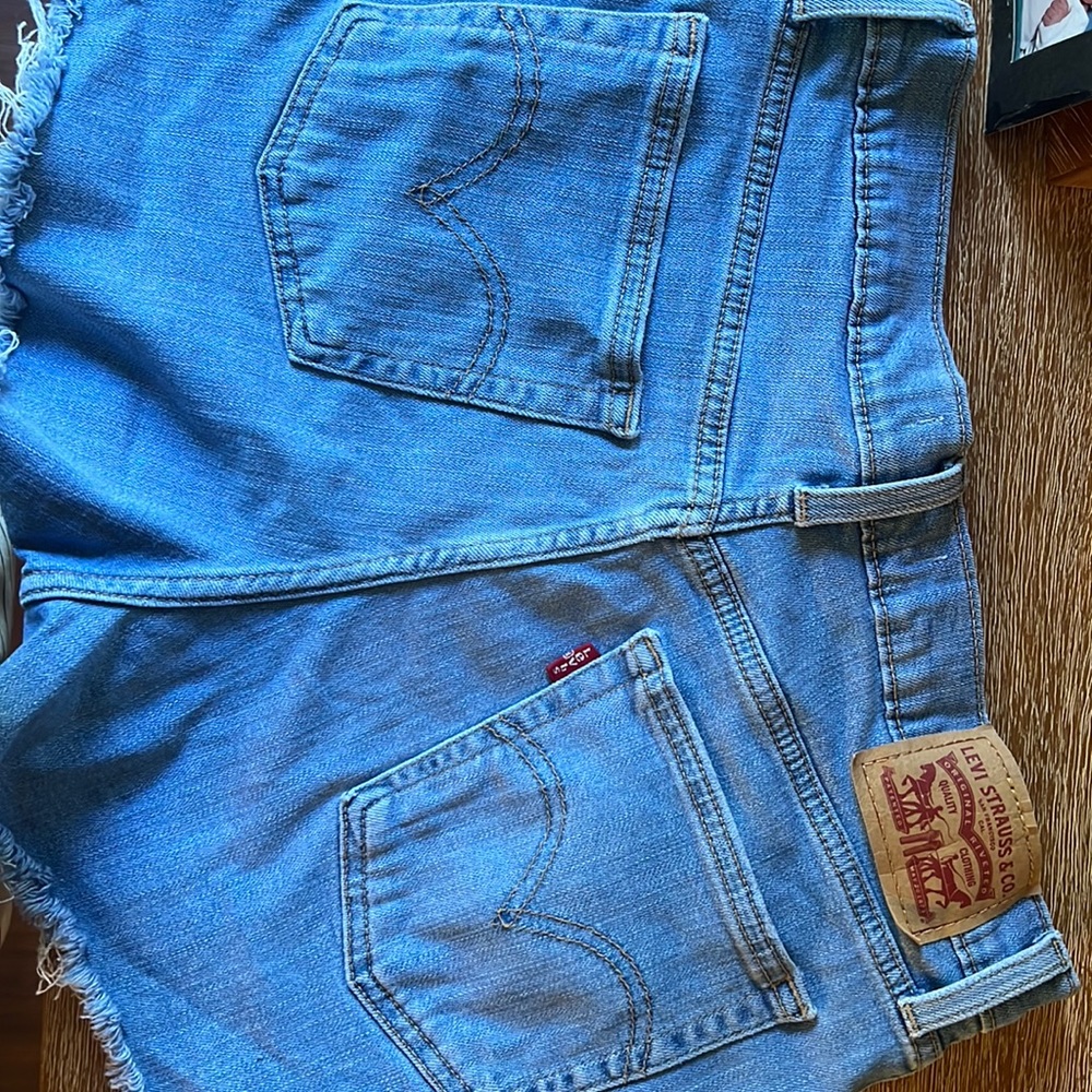 LEVI Jean shorts size 28 high rise